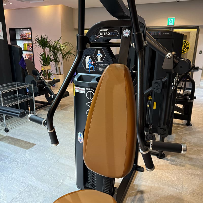 バーティカルチェストプレス